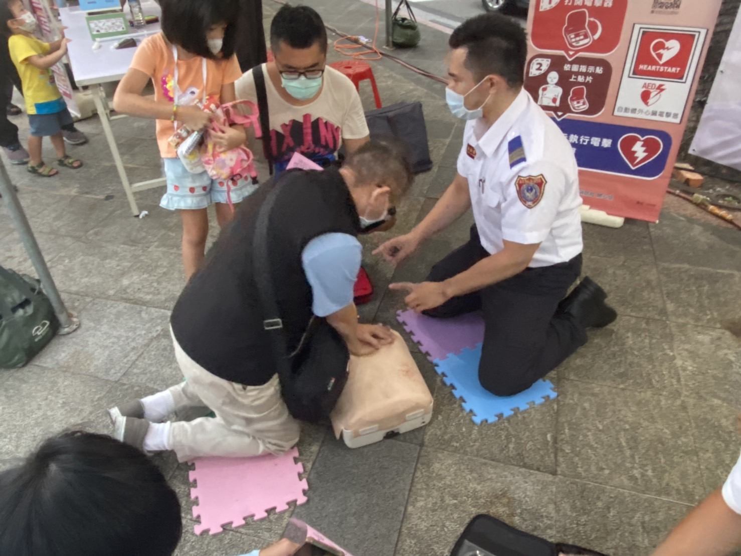 松山區園遊會民眾體驗CPR